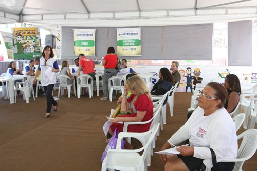 Depois de estar na Praça São Salvador, o Espaço Empreendedor atende nos altos da Rodoviária Roberto Silveira (Foto: Roberto Jóia)