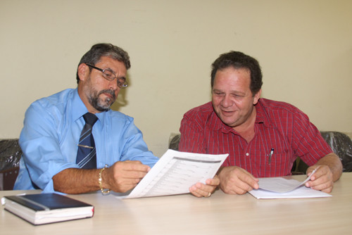 Os secretários Gilmar Lemos e Henrique Oliveira definiram a ação em reunião nesta segunda-feira (19) (Foto: Check)