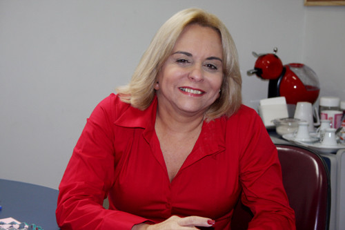 A secretária de Trabalho e Renda, Cecília Ribeiro Gomes, ressalta que os grandes empreendimentos que se instalaram em Campos recrutaram profissionar do balcão (Foto: Rogério Azevedo)