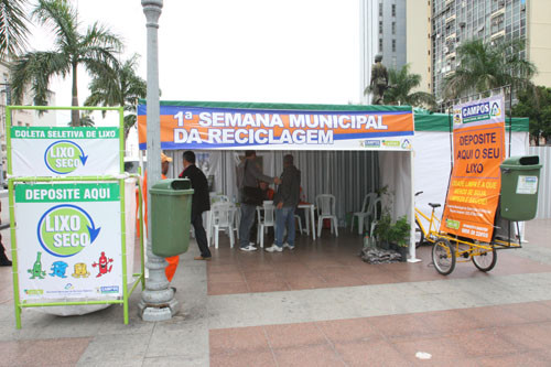 A prefeitura sempre esteve engajada nas ações de reciclagem do município, prova disso é a semana de reciclagem na Praça São Salvador (Foto: Rogério Azevedo)