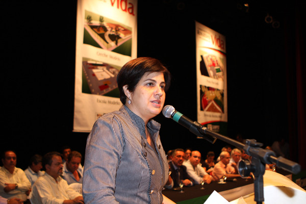 A Prefeita Rosinha Gartoinho reuniu secretários e colaboradores para anunciar pacote de obras (Foto: César Ferreira)