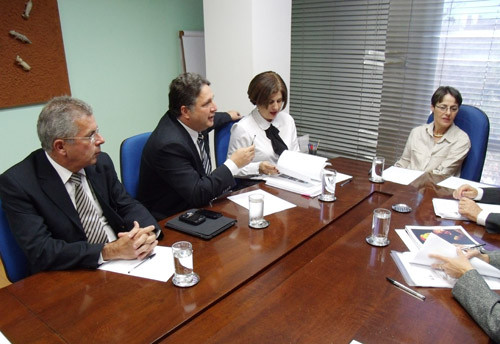 Acompanhada dos deputados federais Anthony Garotinho e Paulo Feijó, a prefeita solicitou parceria no projeto de revitalização do Centro Histórico de Campos (Foto: Divulgação)