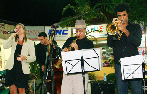 Na noite desta terça-feira (16), o Centro de Compras da Pelinca recebeu, mais uma vez, o Clube do Jazz e Bossa, dentro do projeto O espetáculo bem mais perto de você (Foto: Divulgação)