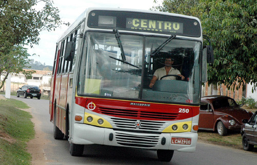 Ônibus de todas as linhas devem passar pela Passarela do Samba a partir das 16h (Foto: Check)