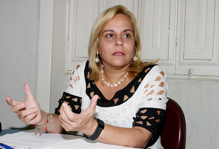 A secretária de Trabalho e Renda, Cecília Ribeiro Gomes, se reuniu com a presidente da Cooperdoce, Maria Tavares, e um grupo de doceiras  para discutir a possibilidade de reativação (Foto: Divulgação)