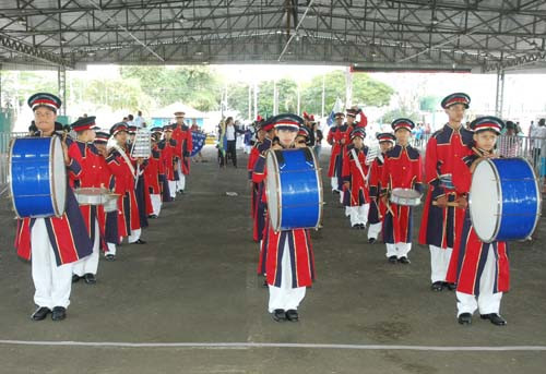 Nesta quinta-feira (25) vão ser entregues 250 novos instrumentos para bandas de fanfarra de seis escolas do município (Foto: Check)