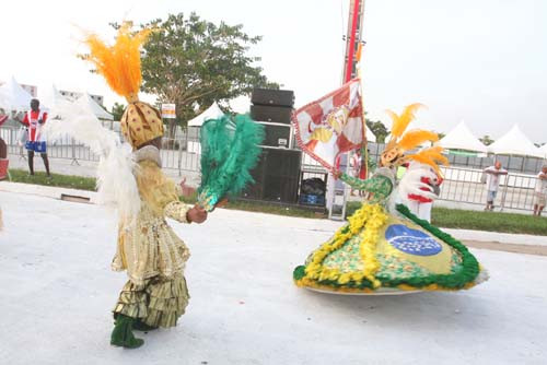 Os 50 anos da capital do país foram  lembrados no Carnaval fora de época de Campos (Foto: Philipe Moacir)