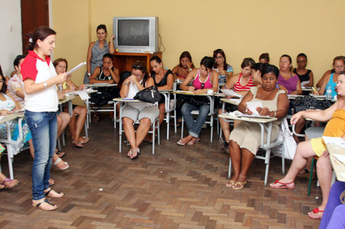 As oficinas da Jornada Pedagógica estão sendo realizadas em cinco pólos diferentes (Foto: Gerson Gomes)
