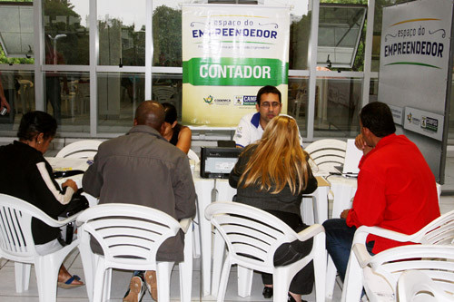 Após comemoração de 5 mil pessoas formalizadas na semana passada, o Espaço do Empreendedor, situado nos altos da Rodoviária Roberto Silveira, vai funcionar nesta quarta-feira (01), da 9h às 12h (Foto: Roberto Jóia)