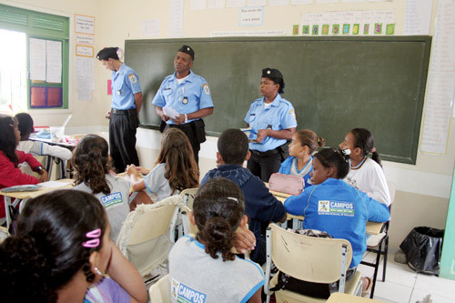 A GCM desenvolve o Programa Ronda Escolar que, atualmente, está atendendo a 134 unidades públicas de Educação (Foto: Antônio Leudo)