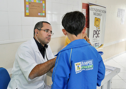 O PSE já encaminhou ao Programa Integrado de Assistência a Pessoas com Doença Falciforme, no HGG, entre 20 e 30 crianças suspeitas de serem portadoras da doença (Foto: Marcelo Esqueff)