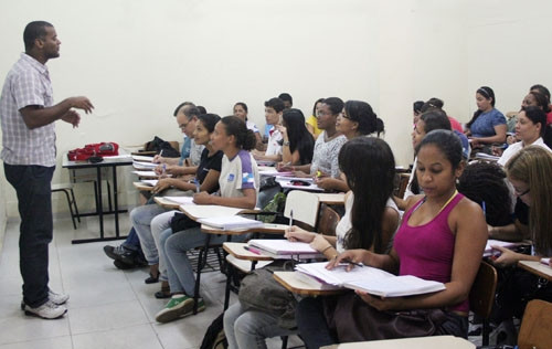 Os cursos são ministrados na sede da fundação e nas comunidades carentes (Foto: Antônio Leudo)