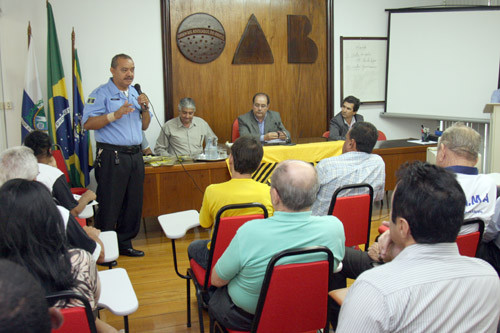 O guarda municipal José de Ribamar Lima já ministrou palestras sobre trânsito para oito mil alunos de escolas públicas, privadas e universidades (Foto: Rogério Azevedo)