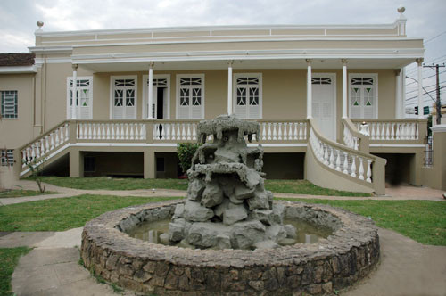 A exposição As mulheres na história está sendo realizada no Museu Olavo Cardoso (Foto: Antônio Leudo)