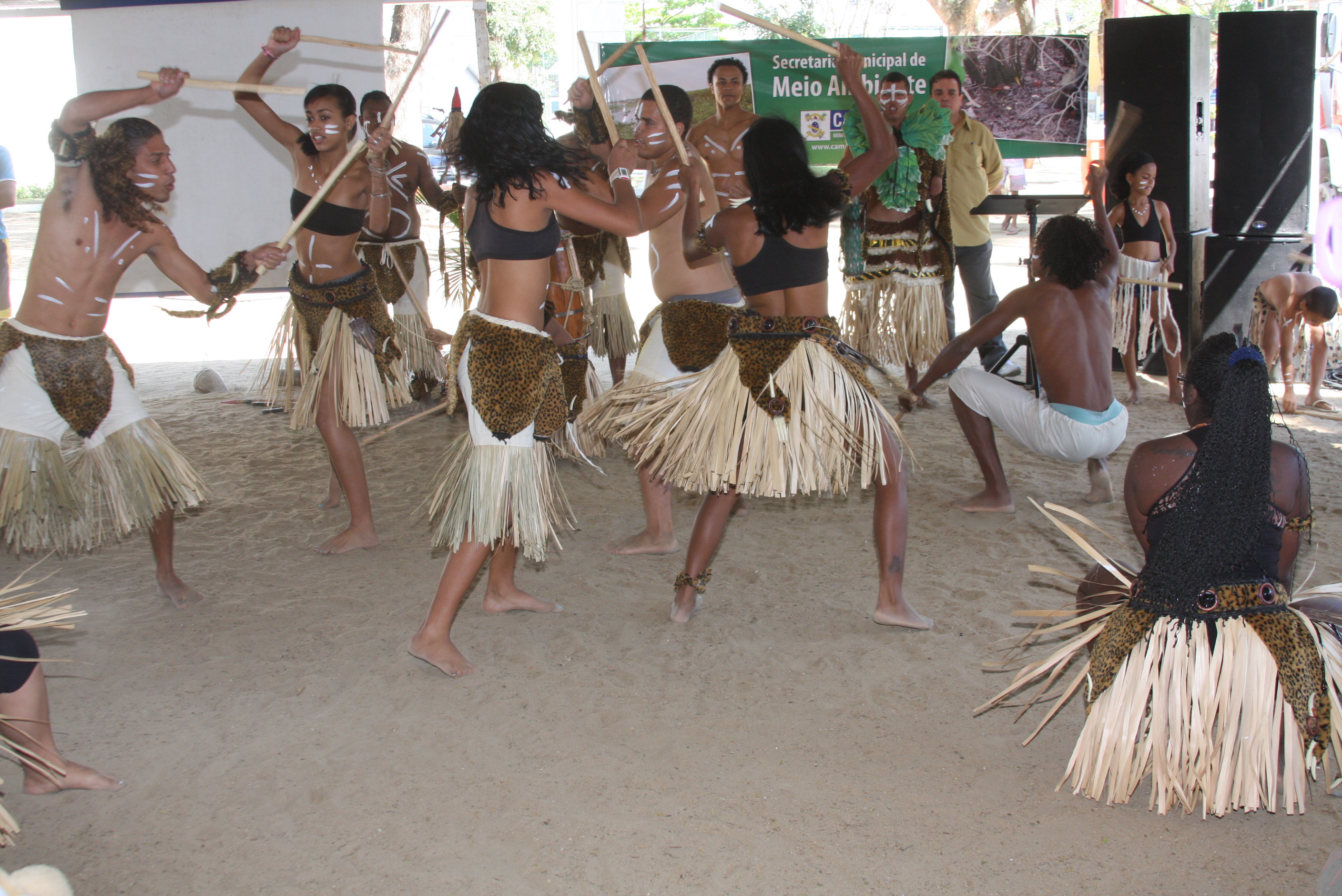 Diversos atrativos fazem parte da Semana Ecológica, entre eles apresentações de peças e danças (Foto: Gerson Gomes)