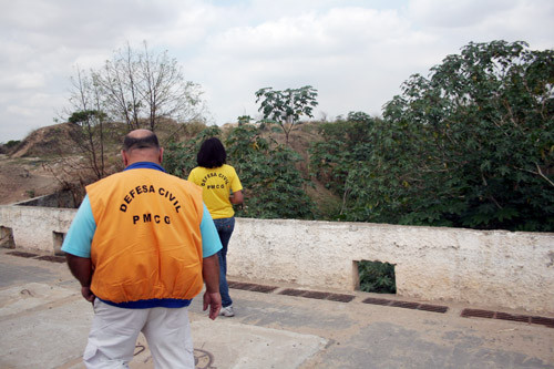O canal Santo Antônio é um dos que apresentam grande quantidade de vegetação e estão assoreados (Foto: Antonio Leudo)