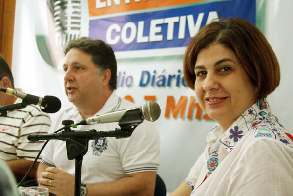 Prefeita vai a rádio agradecer presença da população na mobilização (Foto: Gerson Gomes)