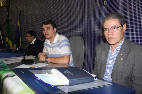 Durante o evento estão sendo definidas as propostas que vão ser apresentadas nas conferências estadual e nacional (Foto: Rogério Azevedo)