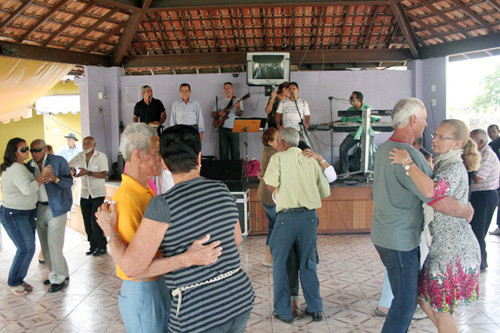 A programação do mês de setembro atraiu centenas de idosos dentro da programação no mês dedicado a eles (Foto: Antônio Leudo)