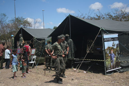 A exposição mostra histórias de campistas que foram mortos durante a guerra (Foto: Antônio Leudo)