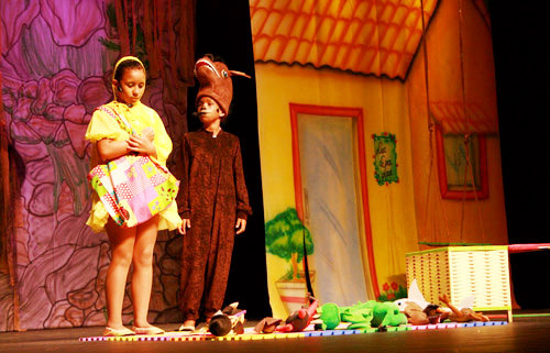 A peça venceu o II Festival Estudantil de Teatro de Campos (Fetec), na categoria infantil e a diretora da montagem, Mônica Patta, ganhou o prêmio de melhor direção (Foto: Divulgação)