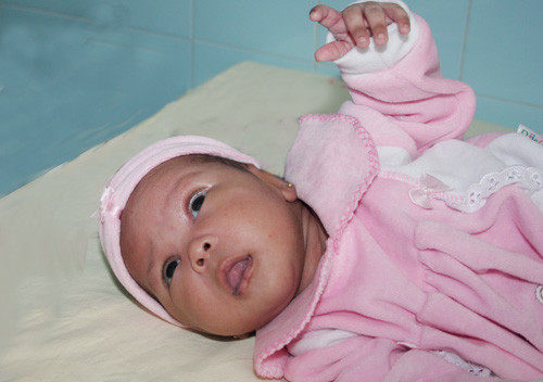 Maria Vitória Souza Barbosa é o primeiro bebê brasileiro, gerado por meio da técnica INVO, e nasceu em Campos (Foto: Antônio Leudo)