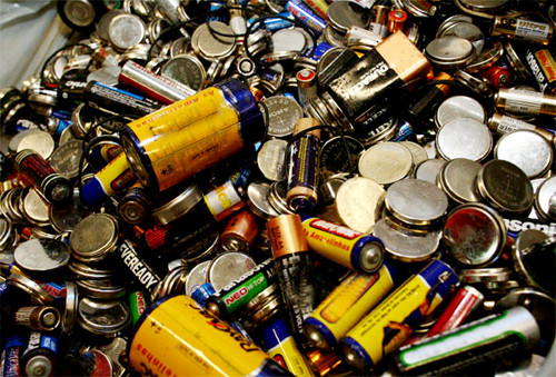 De acordo a nova legislação, alguns tipos de resíduos obrigatoriamente devem retornar ao comerciante (Foto: Divulgação)