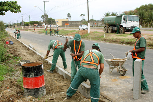 Nesta quarta-feira (19), os operários trabalhavam na pista, que nos próximos dias deverá ser liberada em mais 500 metros (Foto: Gerson Gomes)