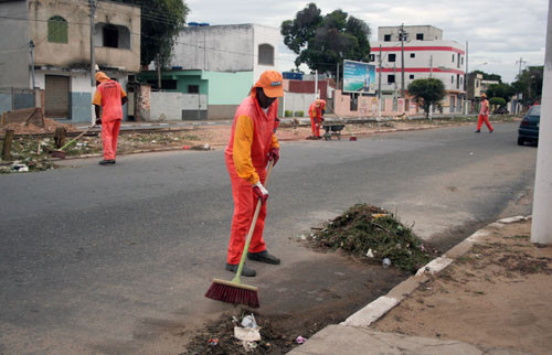 A partir desta segunda-feira (24), a empresa responsável pela limpeza no município vai estar presente em diversas localidades (Foto: Antônio Leudo)