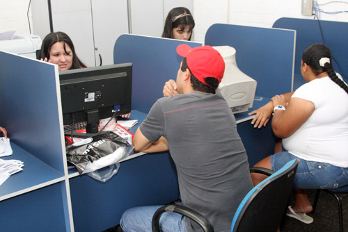 Quinhentas e cinqüenta e três vagas para emprego com carteira assinada estão abertas no Balcão de Emprego Municipal (Foto: Gerson Gomes)