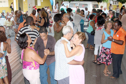 No mês de novembro, a Fundação Cultural Jornalista Oswaldo Lima preparou uma vasta programação para os núcleos da terceira idade (Foto: Antônio Leudo)