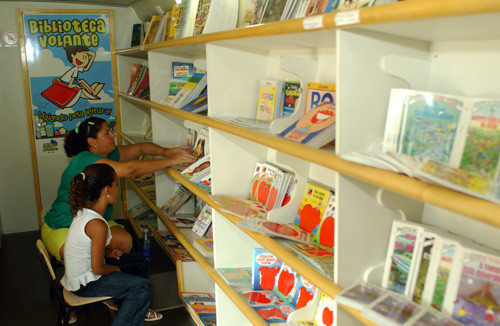 O projeto aproxima as crianças dos clássicos da literatura infantil (Foto: César Ferreira)