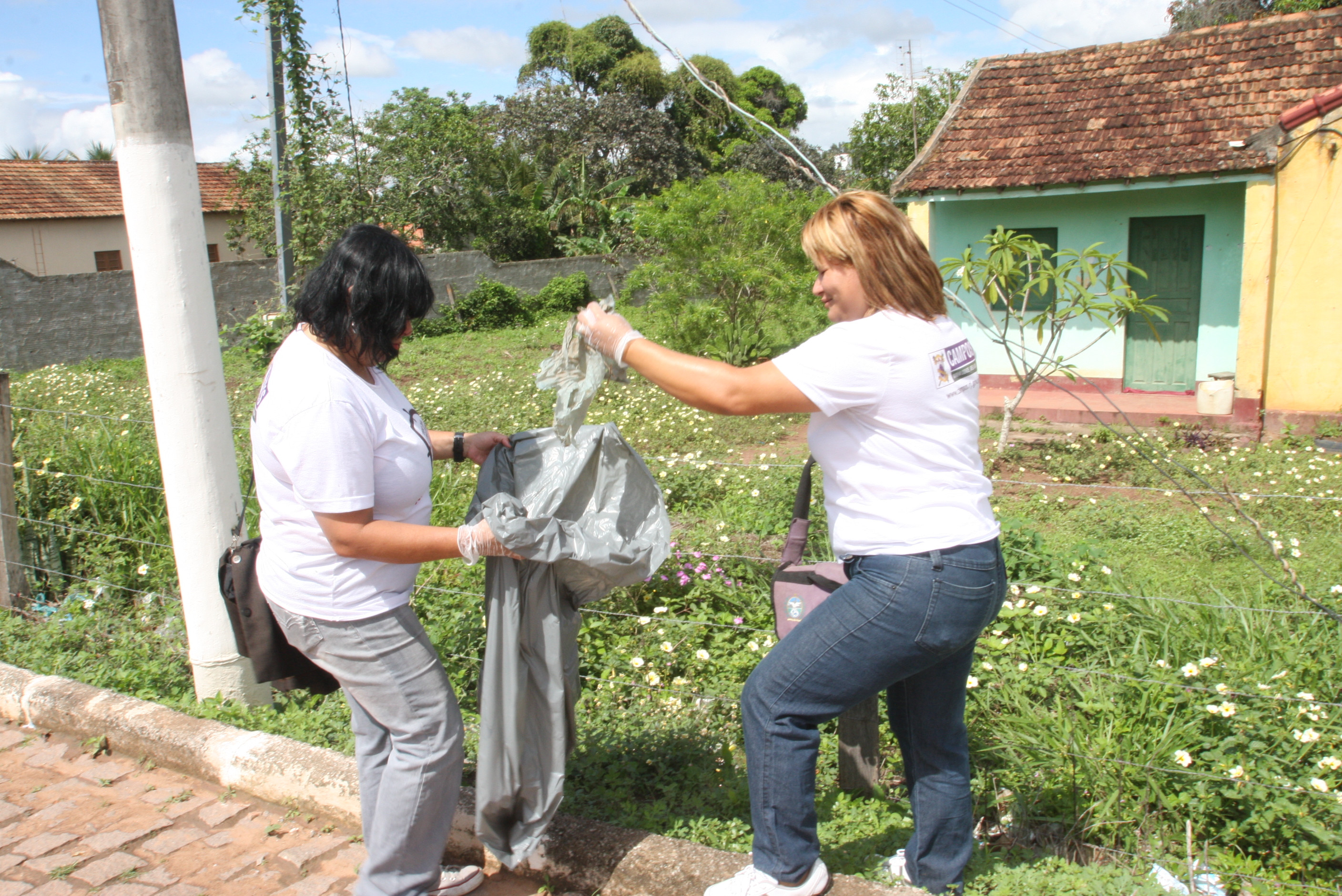 O grande mutirão da campanha municipal Dengue Mata, realizado em Travessão, neste domingo (20), apresentou resultados positivos (Foto: Antônio Leudo)