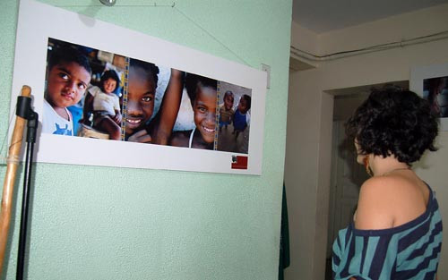 São 22 painéis com fotos de negros da África e do Brasil (Foto: Check)