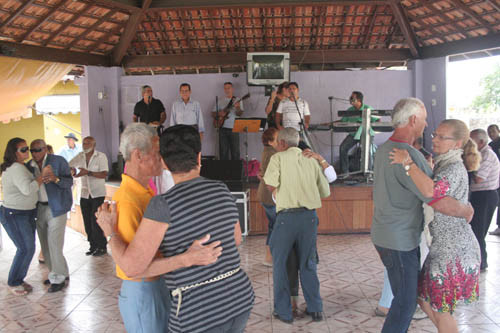 A Fundação Cultural Jornalista Oswaldo Lima vai garantir a diversão dos idosos que visitarem os núcleos da Terceira Idade do Parque Tamandaré e Conselheiro Josino esta semana (Foto: Antônio Leudo)