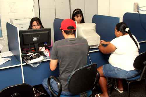 Setecentas e quinze vagas para empregos com carteira assinada estão abertas nesta quinta-feira (24) (Foto: Antônio Leudo)