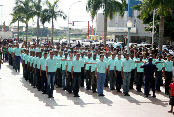 A formatura da segunda turma 2011 do Programa Guarda Mirim, desenvolvido pela Fundação Municipal da Infância e da Juventude (FMIJ), será realizada nesta terça-feira (13), às 9h, na sede da fundação (Foto: Roberto Joia)