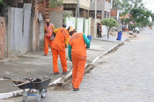 Até domingo (18) a equipe de limpeza vai percorrer diversos pontos no município (Foto: Roberto Joia)