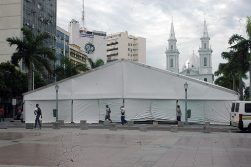 Doze tendas estão sendo montadas no local para que as secretarias, fundações e empresas públicas, divididas por grupos, apresentem serviços, projetos e programas que foram implantados (Foto: Check)