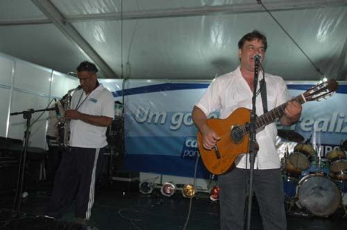 Os professores de música e instrutores de bandas e fanfarras da Secretaria Municipal de Educação se apresentaram na tarde desta sexta-feira (16), na Prestação de Contas da Prefeitura de Campos, na Praça São Salvador (Foto: Check)