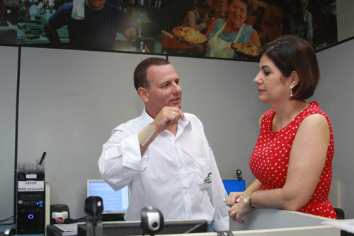 A prefeita Rosinha também visitou o estande do Fundecam na sexta-feira (Foto: Gerson Gomes)