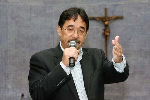 Na ocasião, o secretário Paulo Hirano aproveitou para esclarecer dúvidas dos vereadores quanto a alguns serviços (Foto: Gerson Gomes)