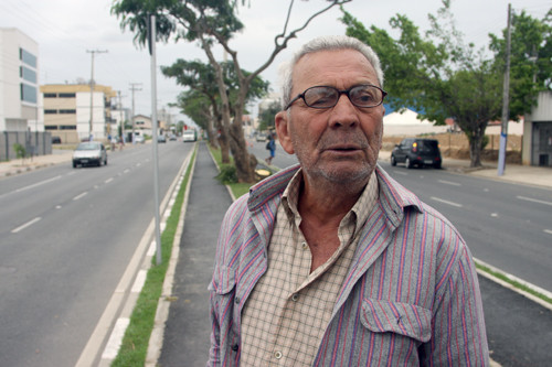 O aposentado Carlos Francisco Neto, 70, que mora há quarenta anos no IPS aprovou a Nova Arthur Bernardes (Foto: Rogério Azevedo)