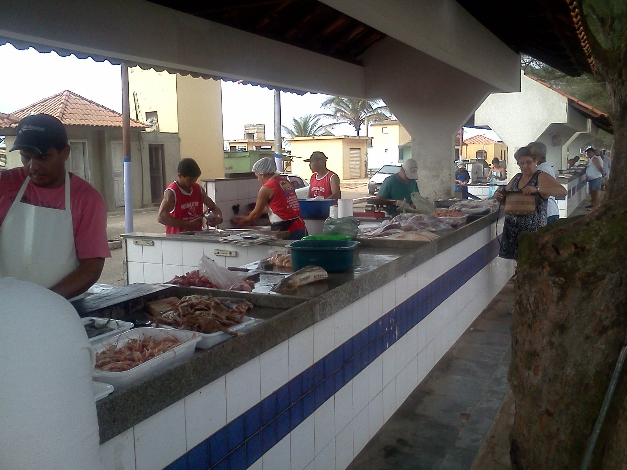 Neste sábado (31), a procura foi grande pelo pescado fresco, desde as primeiras horas da manhã (Foto: Divulgação)