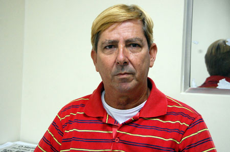 A Fiscalização de Posturas da prefeitura inscreve nesta terça-feira (03) os ambulantes que querem trabalhar na Festa de Santo Amaro (Foto: Gerson Gomes)