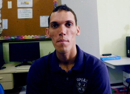 O ex-aluno do Projovem, Maycon Souza dos Santos, de 24 anos, foi destaque no último vestibular do Instituto Federal Fluminense (IFF) (Foto: Divulgação)