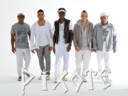 O grupo, que é formado por Dodô (vocal), Thiaguinho (teclados), Mineirinho (violão), Tiola (tantan) e Dú (pandeiro) (Foto: Divulgação)