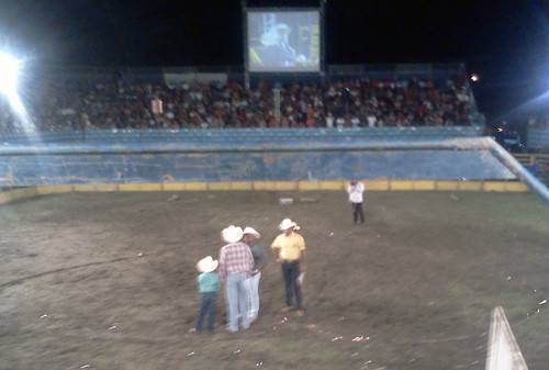 O público compareceu em grande número para assistir a primeira grande atração da 269ª edição da Festa de Santo Amaro, na noite da última quinta-feira (12), quando a  Companhia de Rodeio Tony Nascimento se apresentou (Foto: Divulgação)