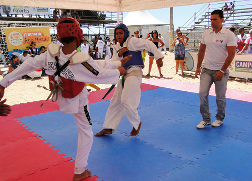 A Arena Esportiva, montada na orla da praia do Farol de São Tomé, vai receber na noite deste sábado (14), atletas de Campos e de várias cidades da região, para o Festival de Tae kwon do de Verão 2012 (Foto: Divulgação)