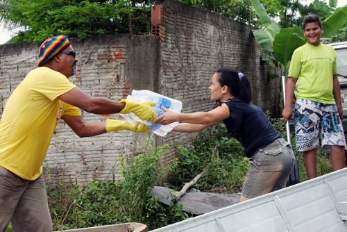 A Prefeitura de Campos está promovendo ações para ajudar aos moradores que foram atingidos pelas cheias (Foto: Jônatas Manhães)